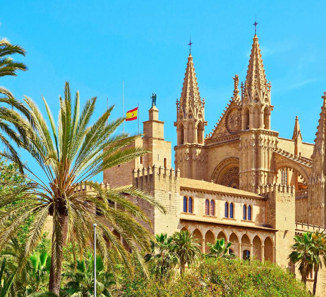 Tours en autobús turístico en Palma – Monumentos emblemáticos y billetes flexibles en 2025 Tours en autobús con paradas libres en Palma, España – Autobuses abiertos, atracciones principales y cancelación gratuita en 2025