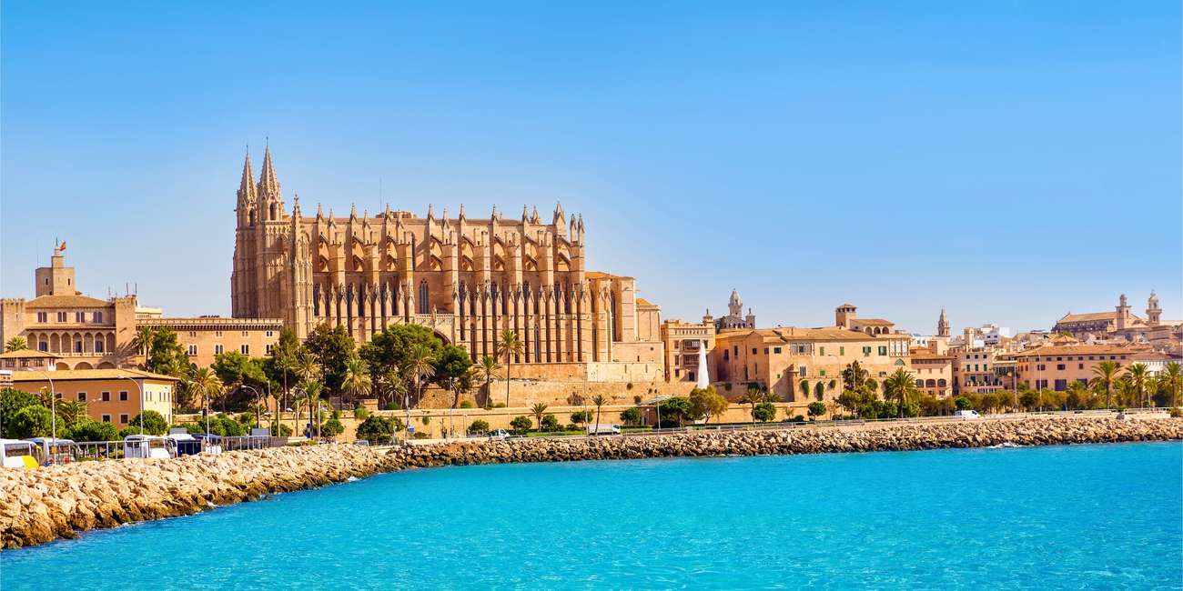 Tours en autobús hop-on hop-off en Palma – Monumentos emblemáticos, vistas panorámicas y atracciones imprescindibles en 2025 Tours turísticos en autobús con paradas libres en Palma, España – Monumentos principales, atracciones famosas y rincones ocultos en 2025